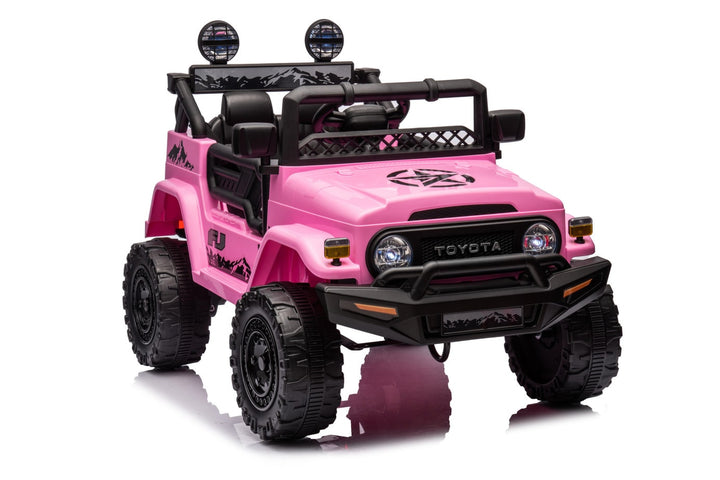 Girls rid eon Jeep